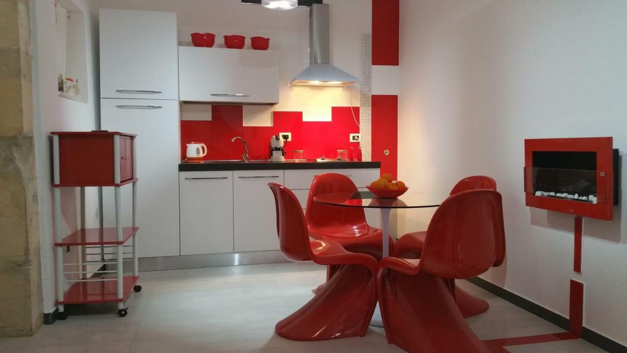 Corte Spagnola Fuoco Syracuse Extérieur photo